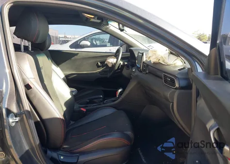 2020 Hyundai Veloster 2.0 Premium z USA, uszkodzony, nr VIN KMHTG6AF9LU024708